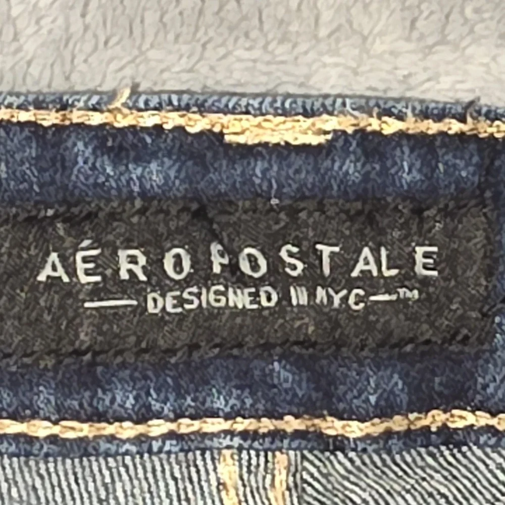 AEROPOSTALE Midi Cuffed Distressed Jean Shorts Size 4‎ Blue Denim Dark Wash